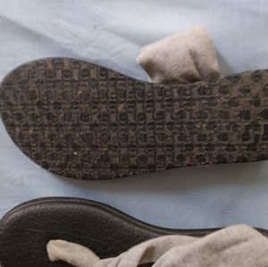 Sanuk sandals